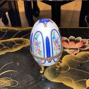 Vintage Decorative Egg Trinket Box with Floral Design BX39